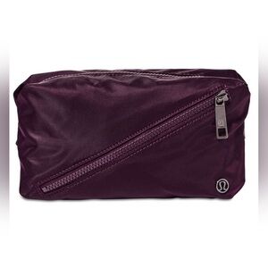 Lululemon Fast Track Belt Bag in 3L Dark
Adobe